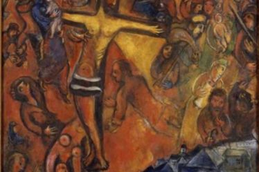 Óleo expresionista de Marc Chagall con un Cristo crucificado rodeado de figuras simbólicas, en tonos rojos y naranjas intensos.